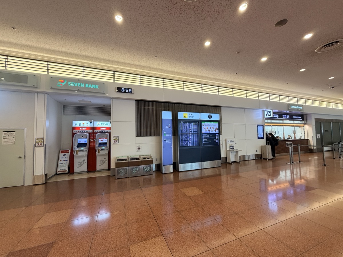The Tokyo Monorail ticket counter at Haneda Terminal 3, with a dedicated queue for Welcome Suica purchases